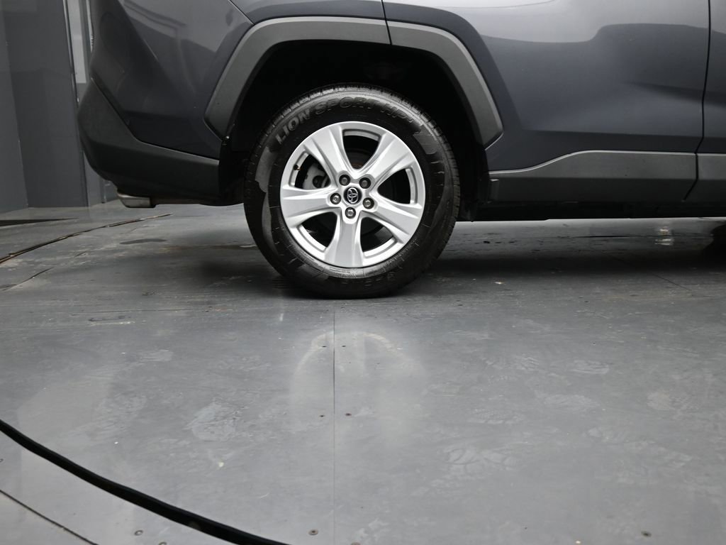 Used 2020 Toyota RAV4 XLE w/ Convenience Package FWD image 10