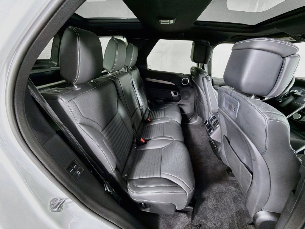 Certified 2025 Land Rover Discovery Dynamic SE AWD/4WD image 29