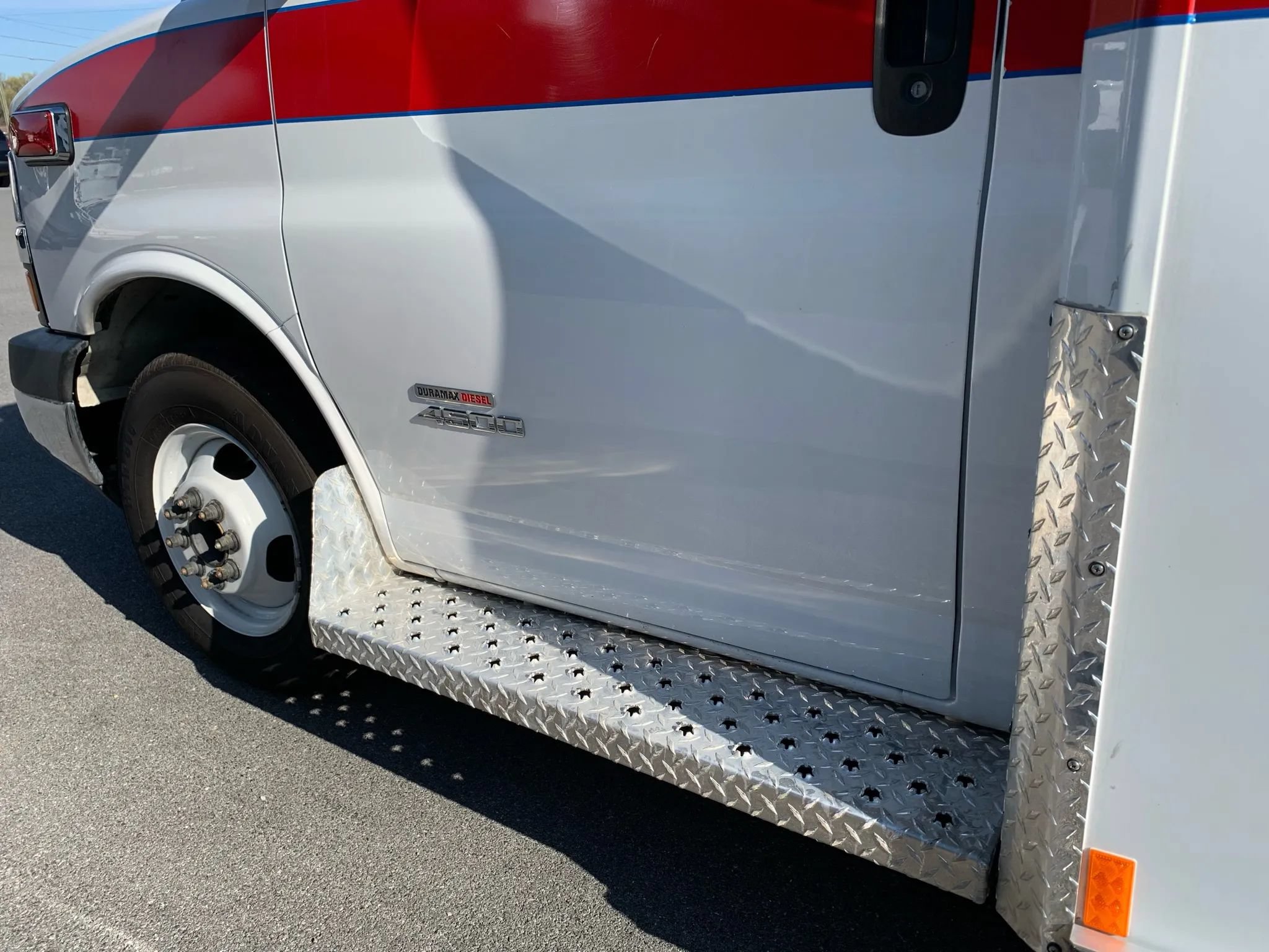 Used 2014 Chevrolet Express 4500 w/ Ambulance Package RWD image 7