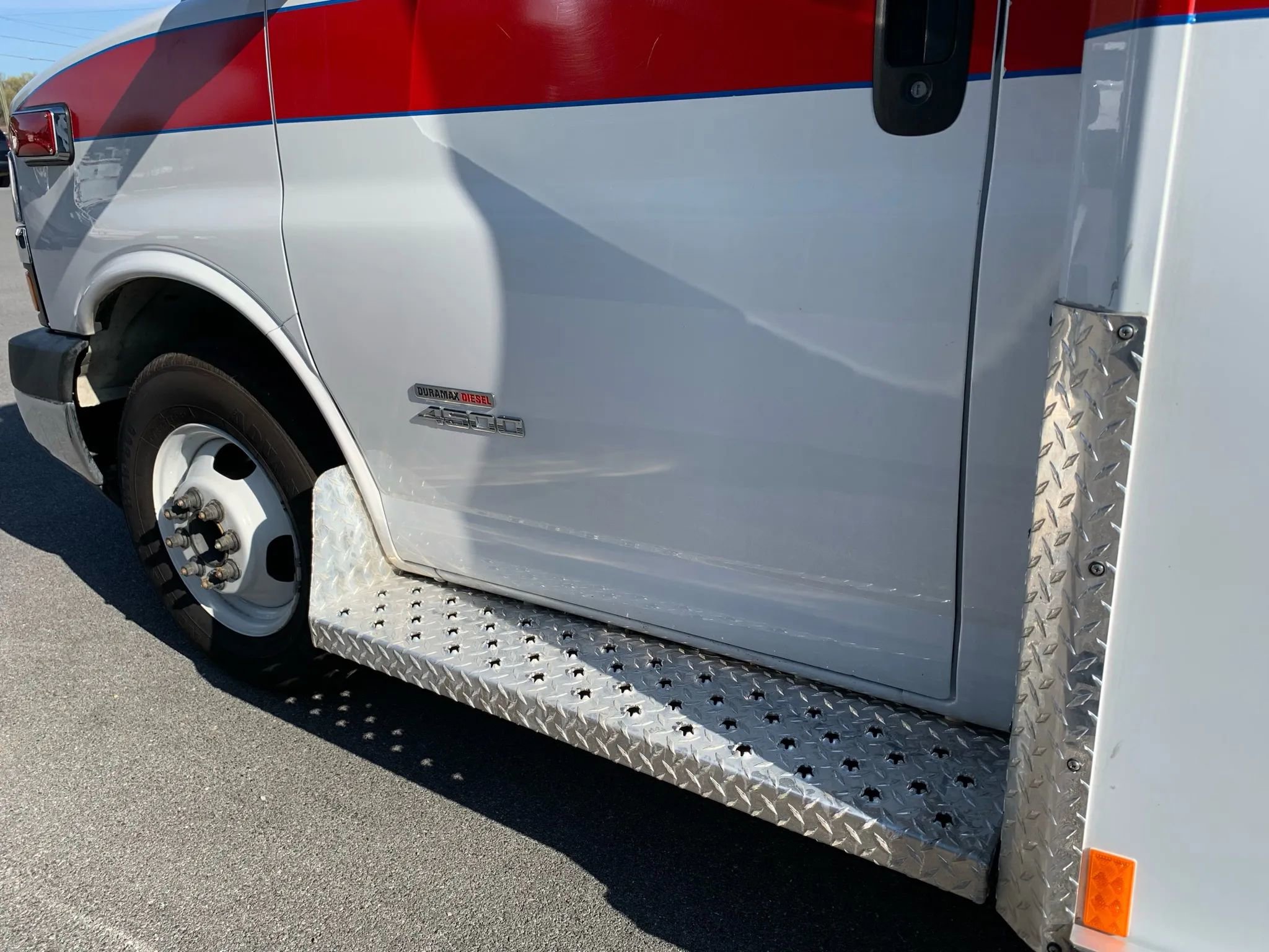 Used 2014 Chevrolet Express 4500 w/ Ambulance Package image 7