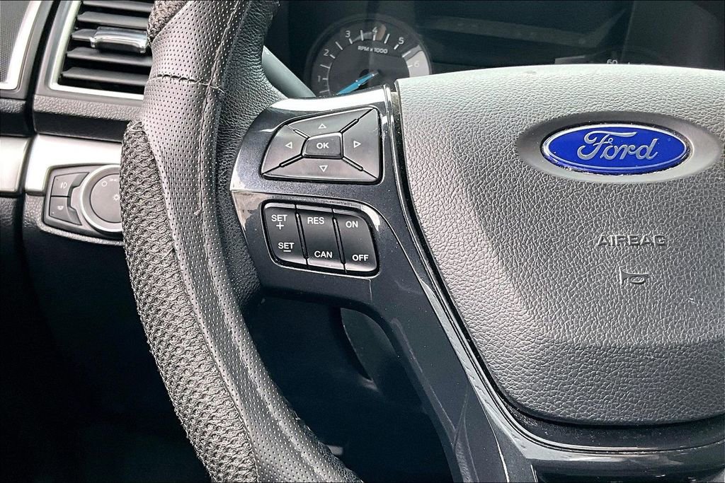 Used 2017 Ford Explorer XLT FWD image 19