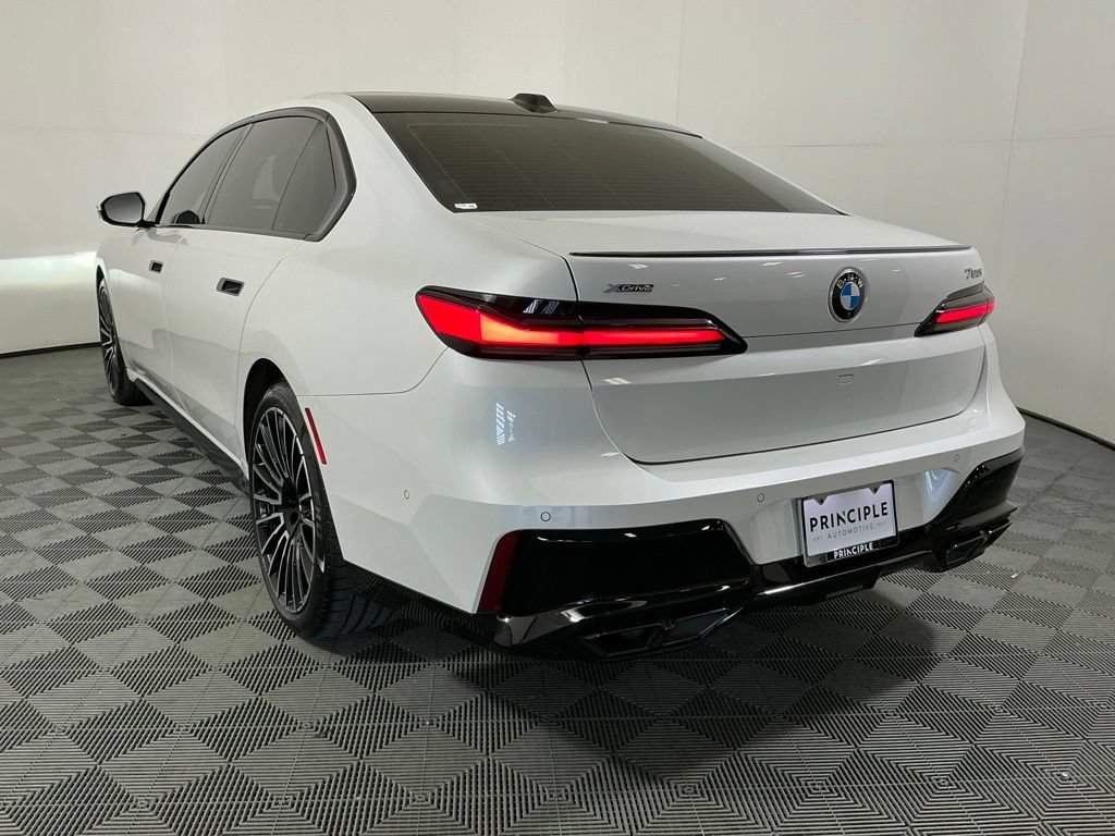 Certified 2025 BMW 760i xDrive w/ Luxury Rear Seating Package AWD/4WD image 7