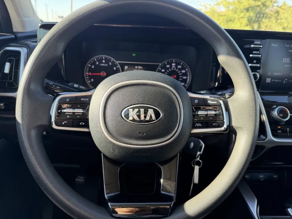 Used 2021 Kia Sorento LX FWD image 14