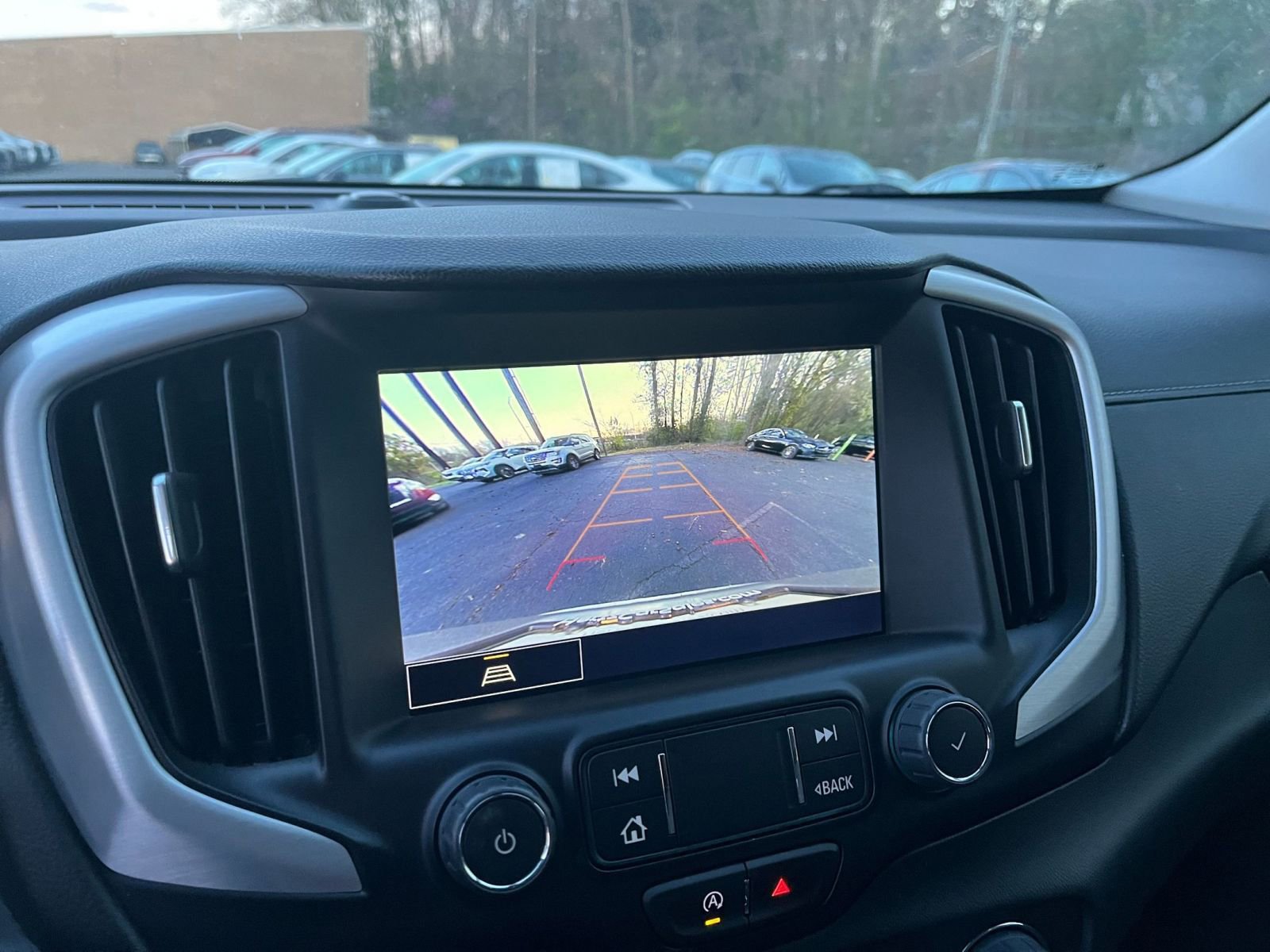 Used 2024 GMC Terrain SLT image 24