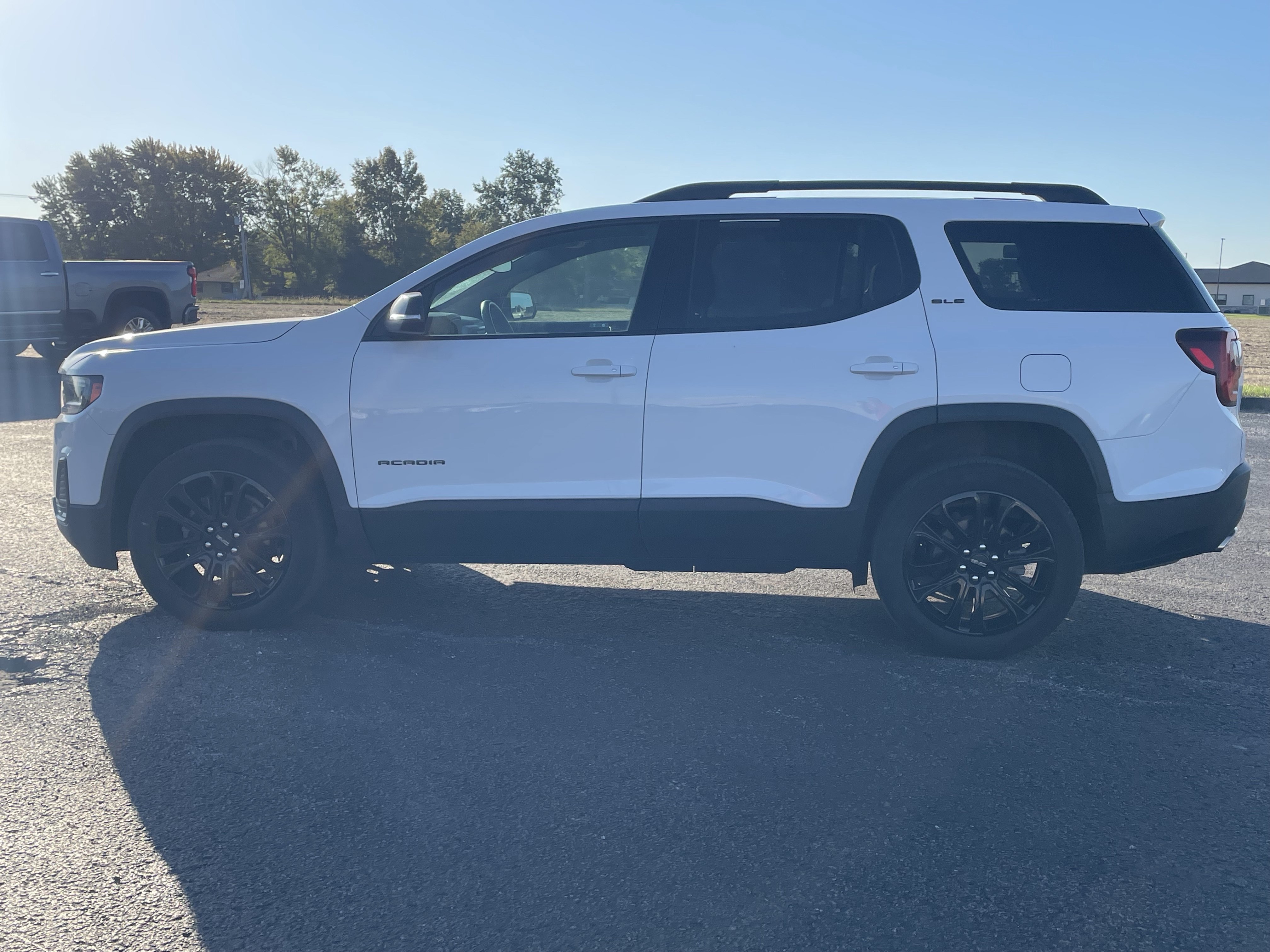 Used 2023 GMC Acadia SLE w/ Driver Convenience Package AWD/4WD image 7