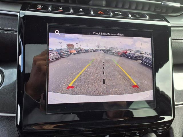 Used 2023 Jeep Grand Cherokee L Laredo image 16