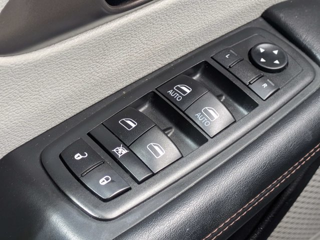 Used 2019 Chrysler Pacifica Touring-L w/ Advanced Safetytec Group FWD image 23