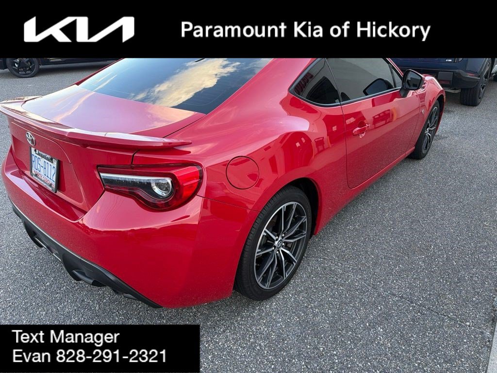 Used 2017 Toyota 86 RWD image 6