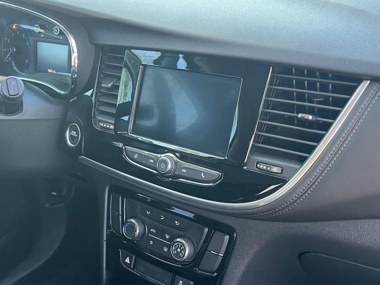 Used 2022 Buick Encore Preferred w/ Safety Package FWD image 5