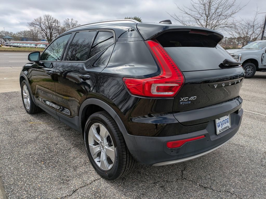 Used 2020 Volvo XC40 T4 Momentum w/ Protection Package Premier image 6