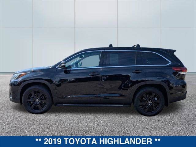 Used 2019 Toyota Highlander SE w/ Carpet Mat Package (TMS) image 2