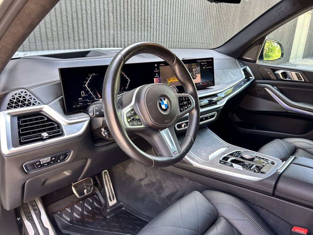 Used 2023 BMW X7 xDrive40i w/ M Sport Package AWD/4WD image 10