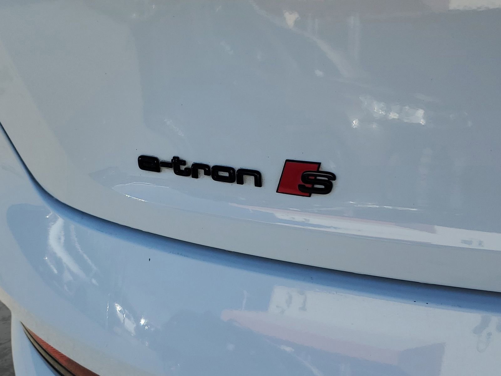 Used 2022 Audi e-tron S Premium Plus w/ 21" Black Optic Package image 6