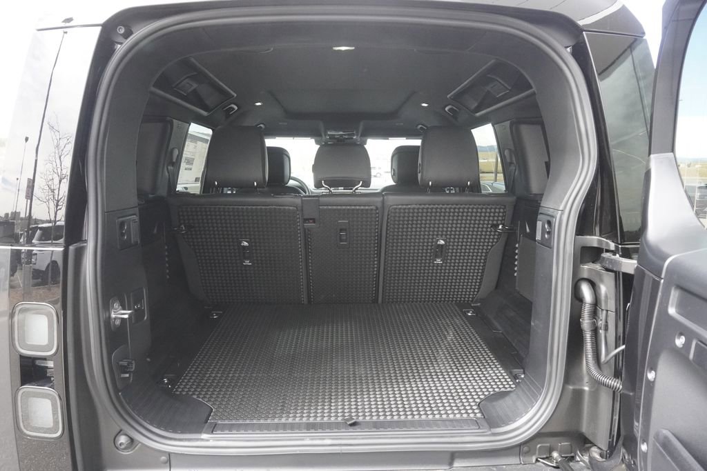 New 2026 Land Rover Defender 110 X-Dynamic SE image 31