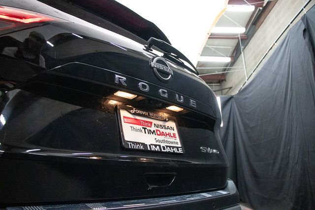 Used 2023 Nissan Rogue SV image 13