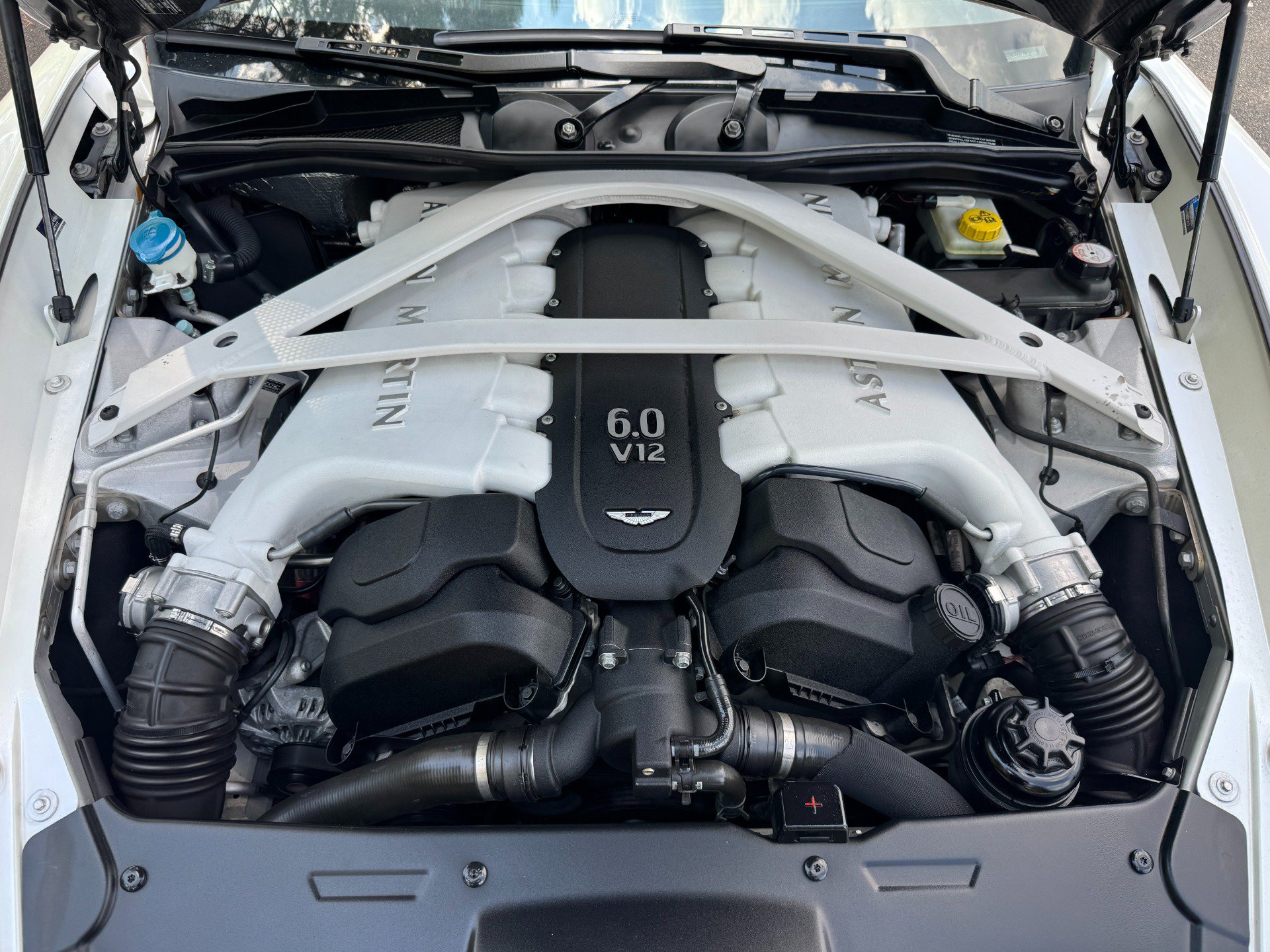 Used 2014 Aston Martin Vanquish Coupe RWD image 64
