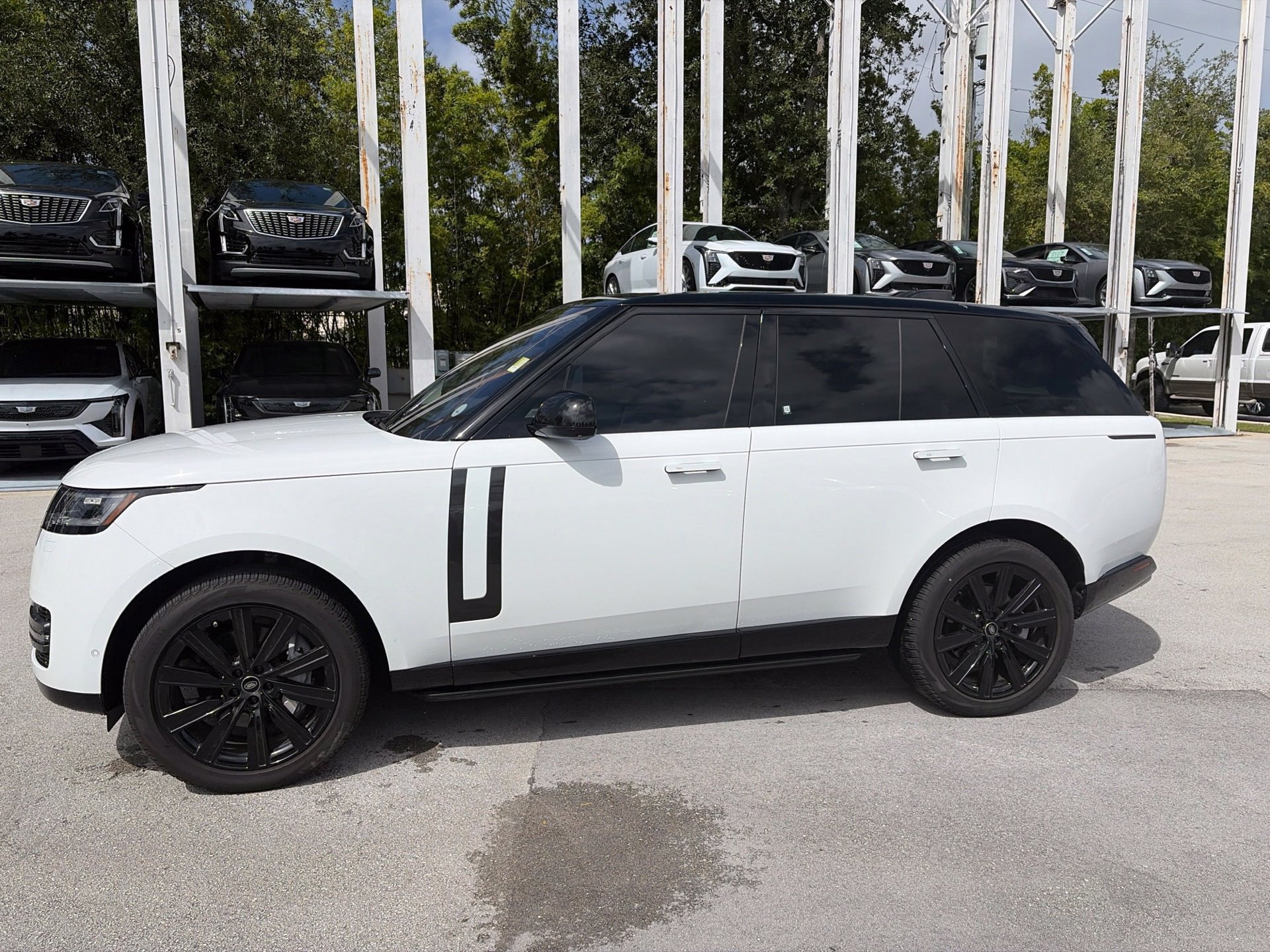 Used 2023 Land Rover Range Rover SE AWD/4WD image 2