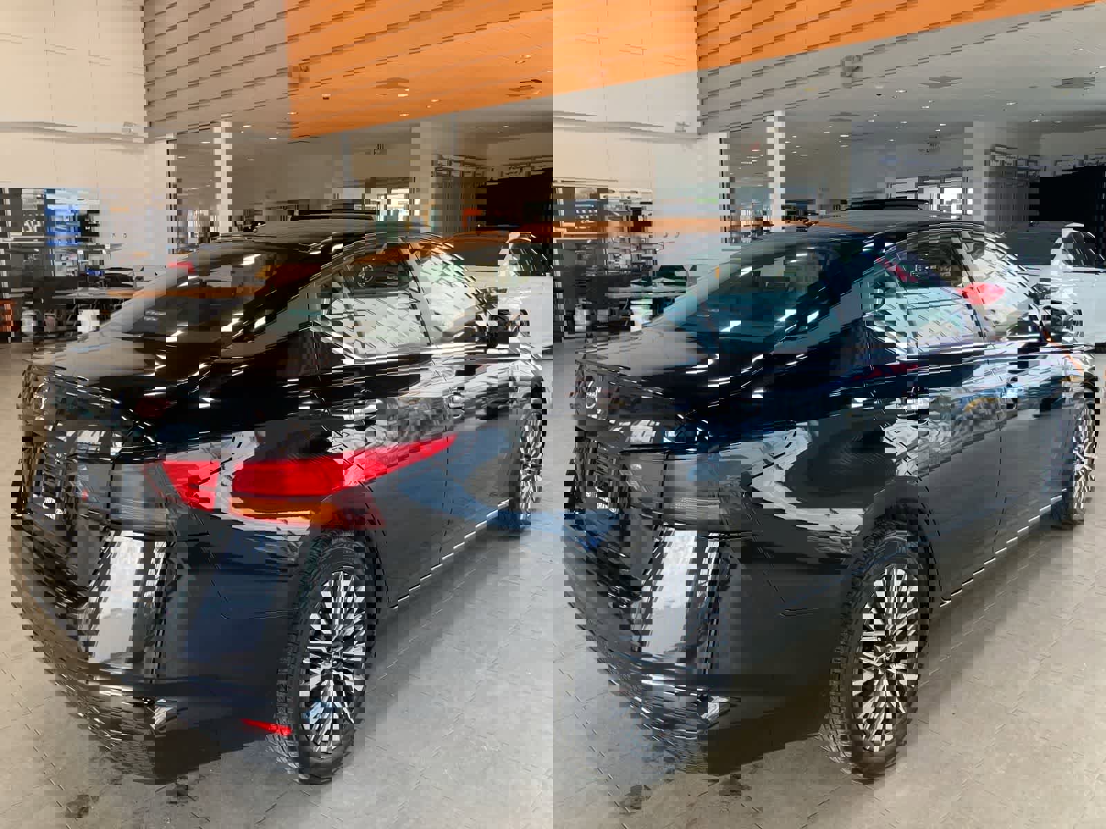 Used 2025 Nissan Altima 2.5 SV image 5