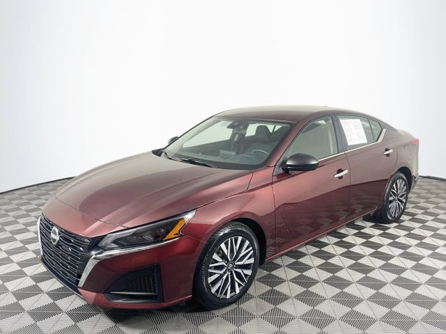 Used 2025 Nissan Altima 2.5 SV FWD image 4
