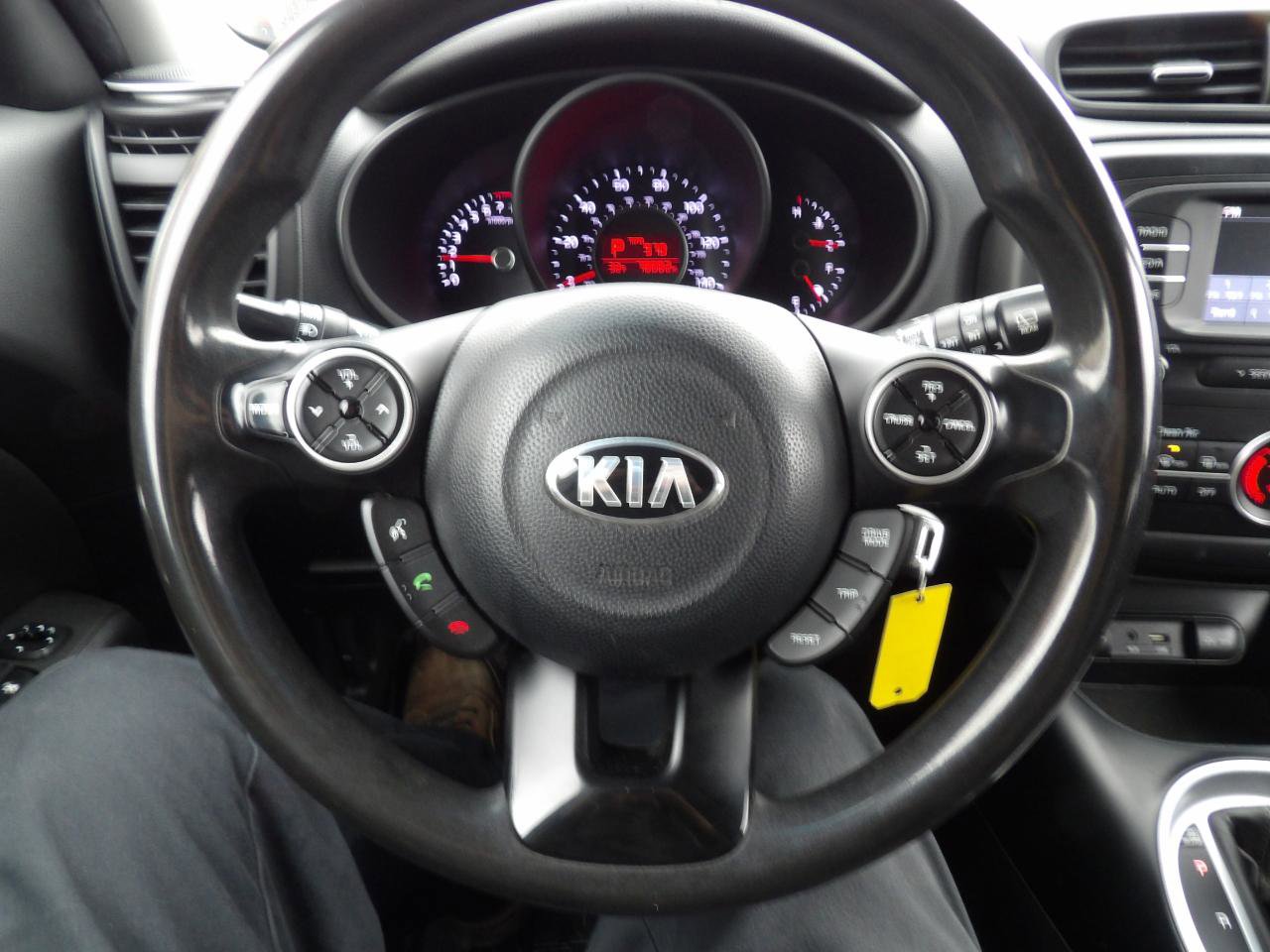 Used 2017 Kia Soul + image 11