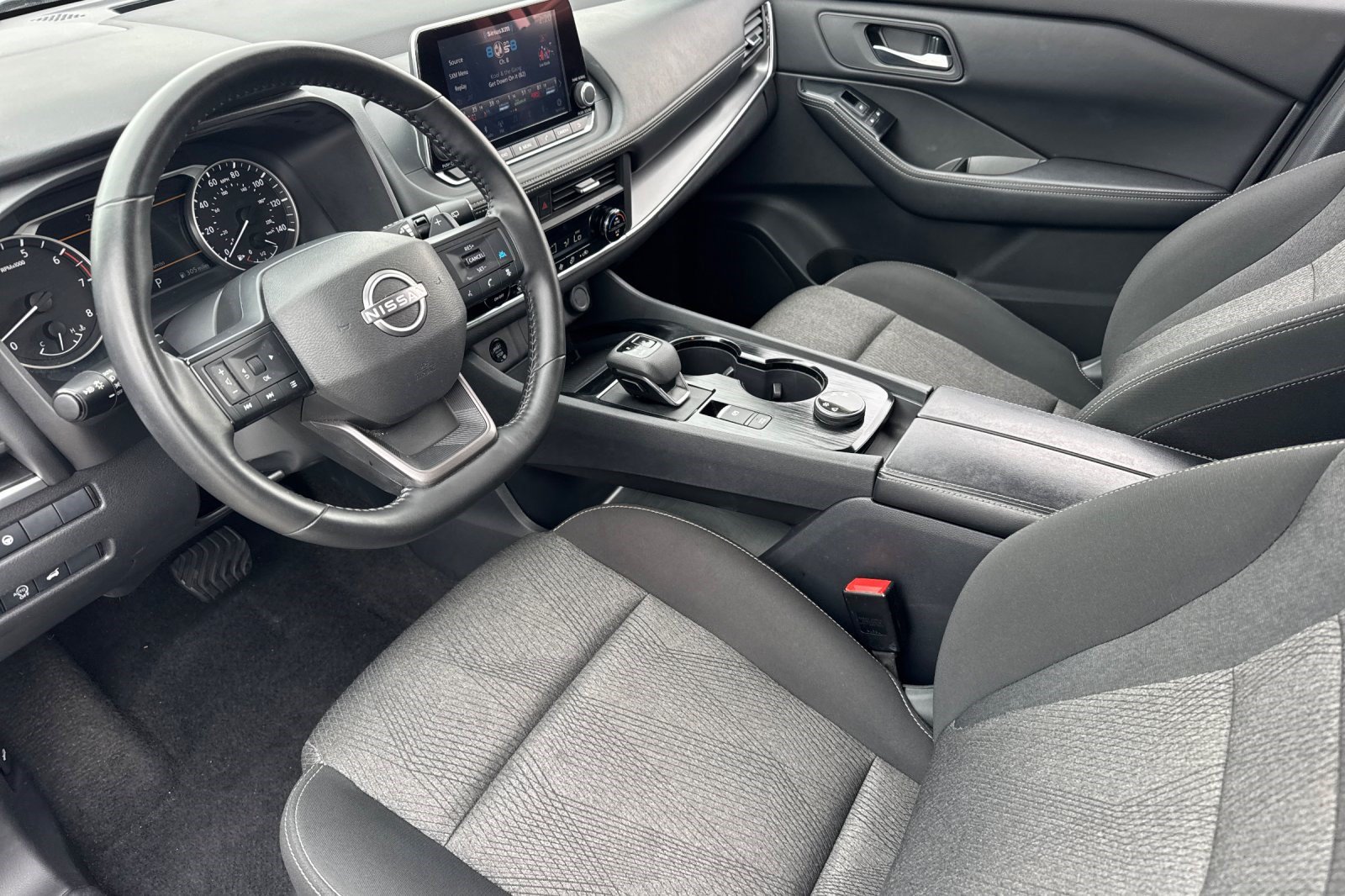 Used 2025 Nissan Rogue SV AWD/4WD image 4