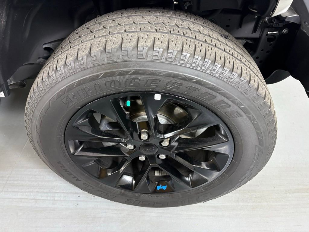 Used 2022 Jeep Wrangler Unlimited Sahara AWD/4WD image 11