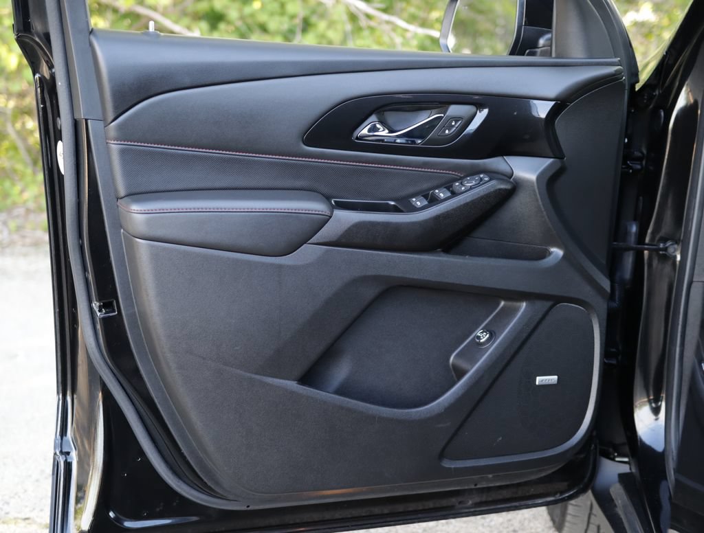 Used 2023 Chevrolet Traverse RS FWD image 25