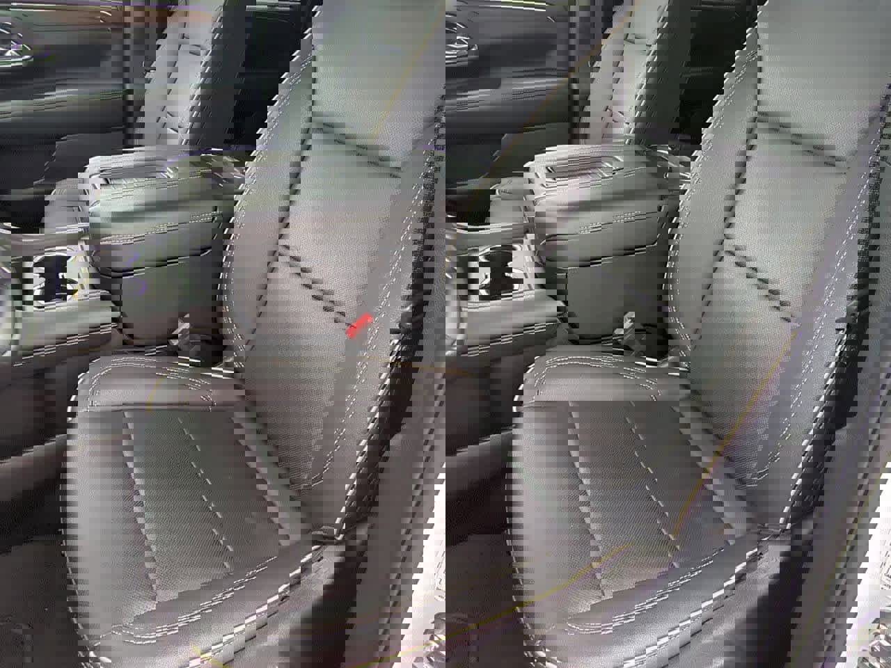 Used 2023 Chevrolet Suburban Premier image 15