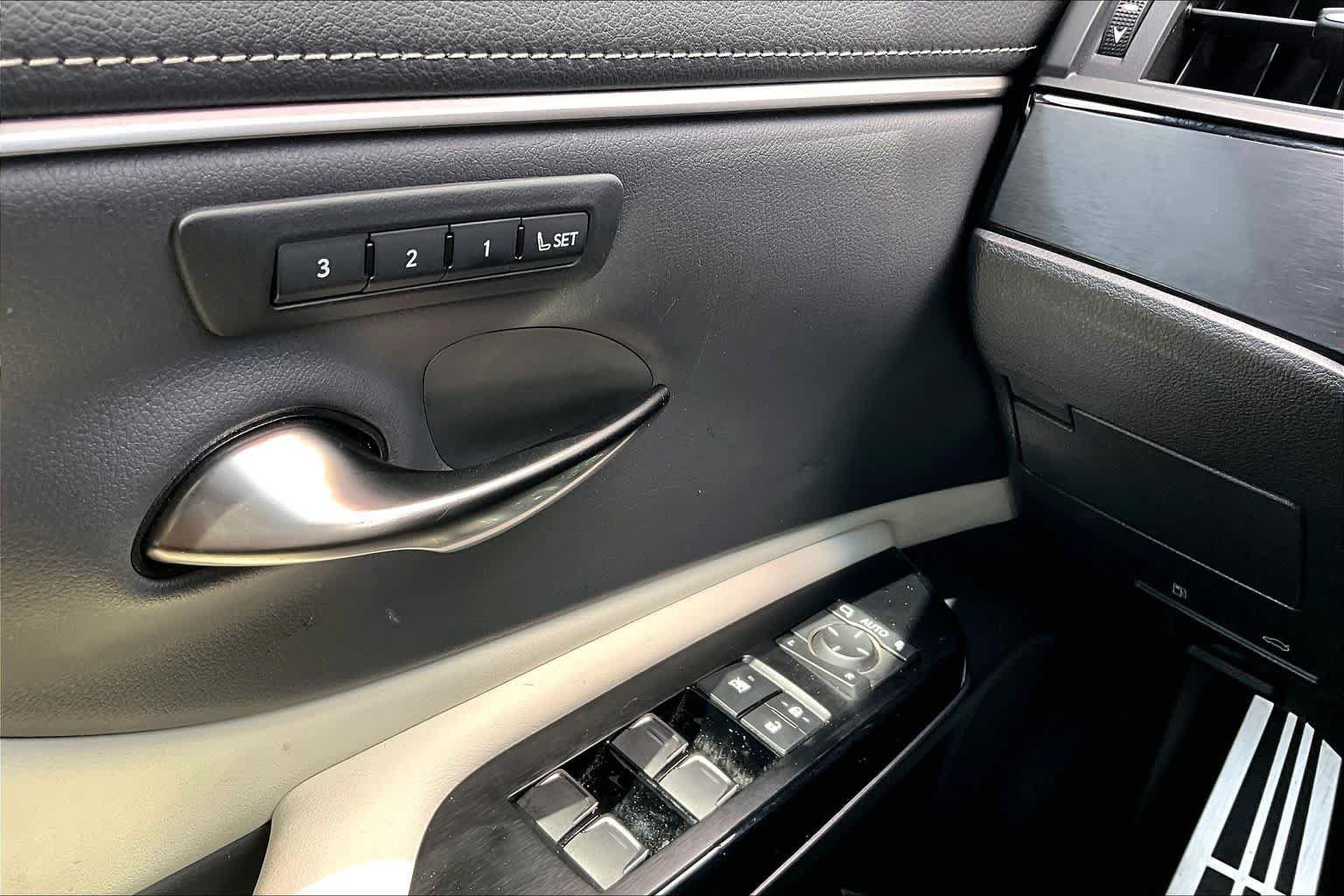Used 2024 Lexus ES 350 F Sport w/ Accessory Package (Z2) FWD image 36