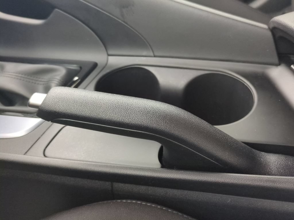 Used 2025 Hyundai Elantra SE FWD image 26