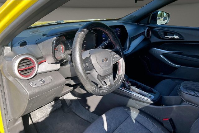 Used 2024 Chevrolet Trax RS w/ Sunroof Package FWD image 12