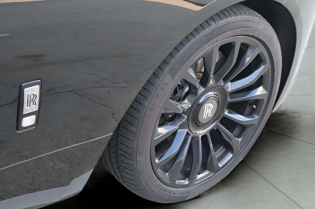 Used 2018 Rolls-Royce Dawn RWD image 17