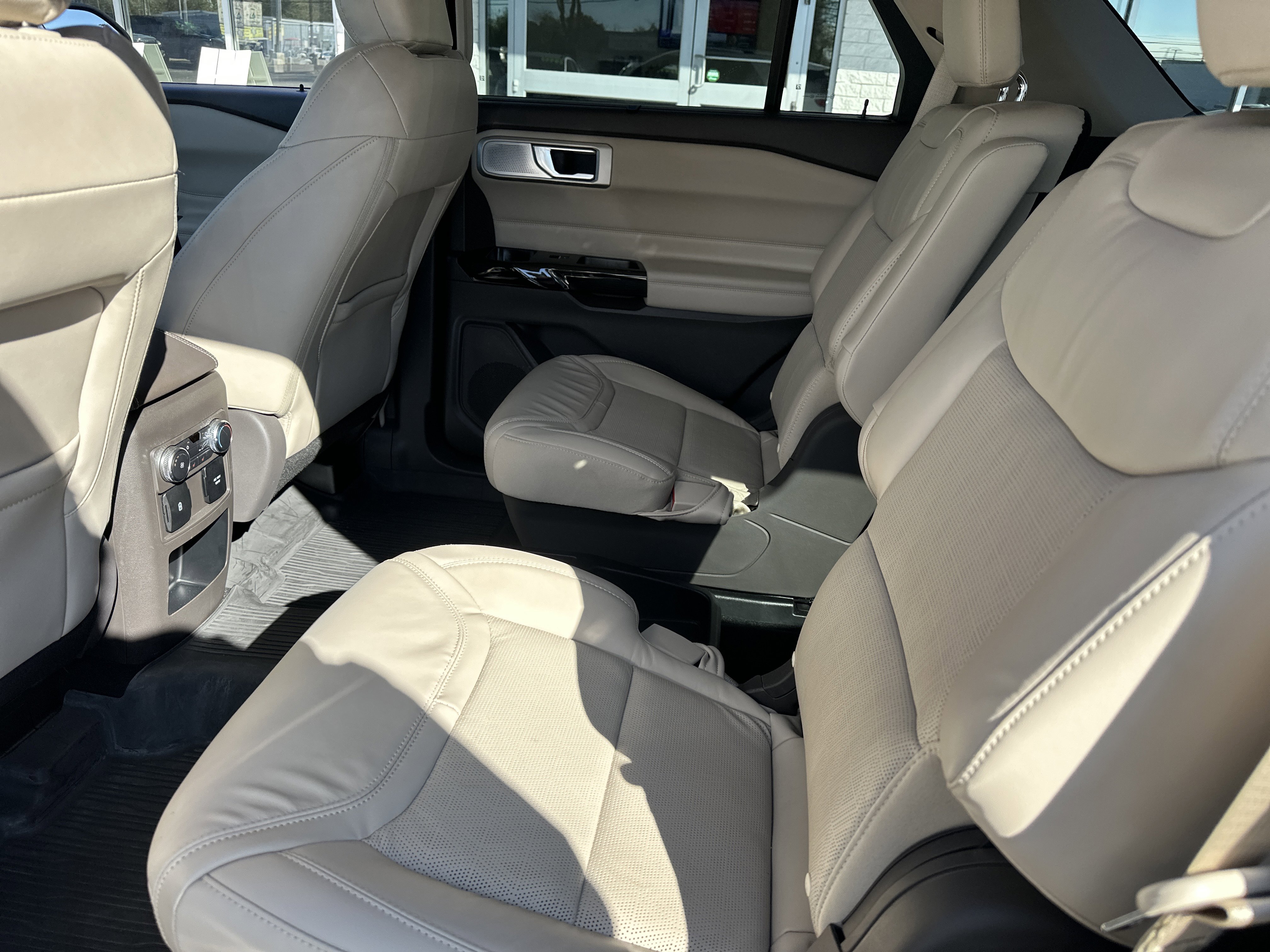 Used 2021 Ford Explorer Platinum w/ Equipment Group 601A image 12