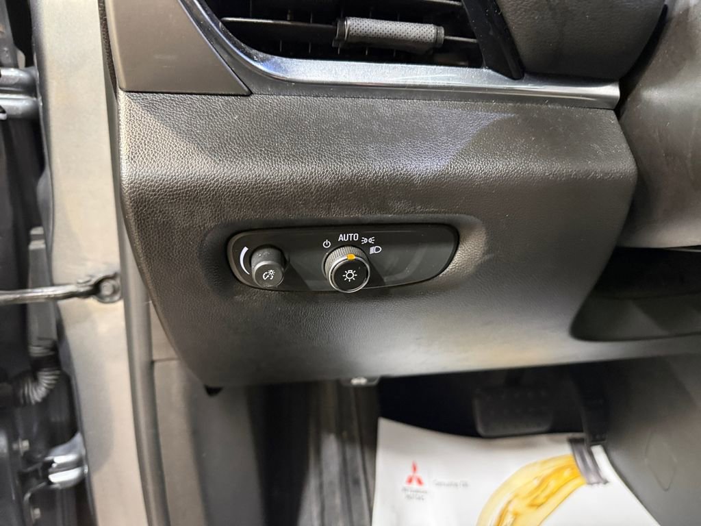 Used 2021 Chevrolet Traverse LS AWD/4WD image 27