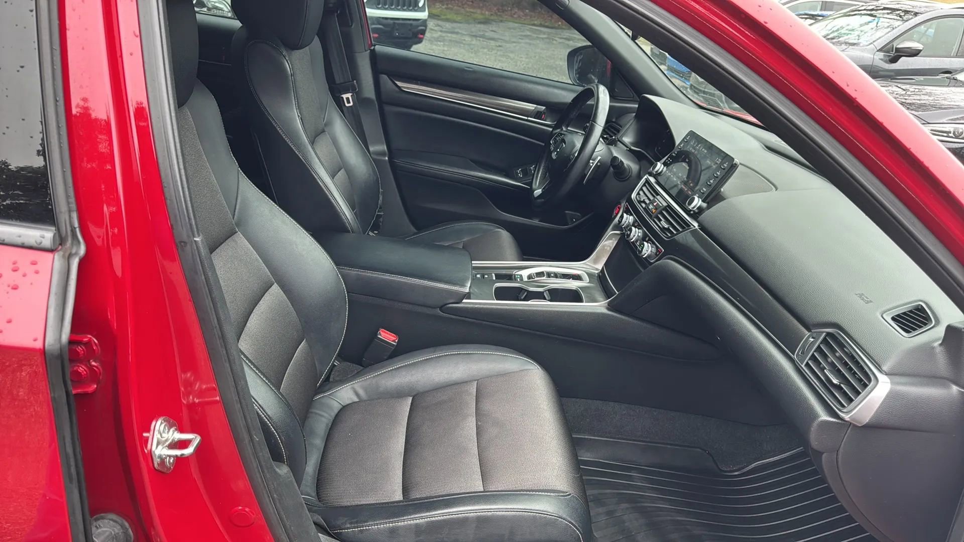 Used 2018 Honda Accord Sport image 12