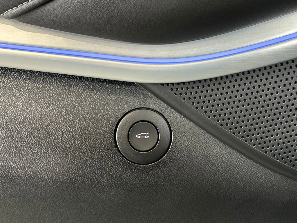 Used 2018 Chevrolet Camaro SS image 21