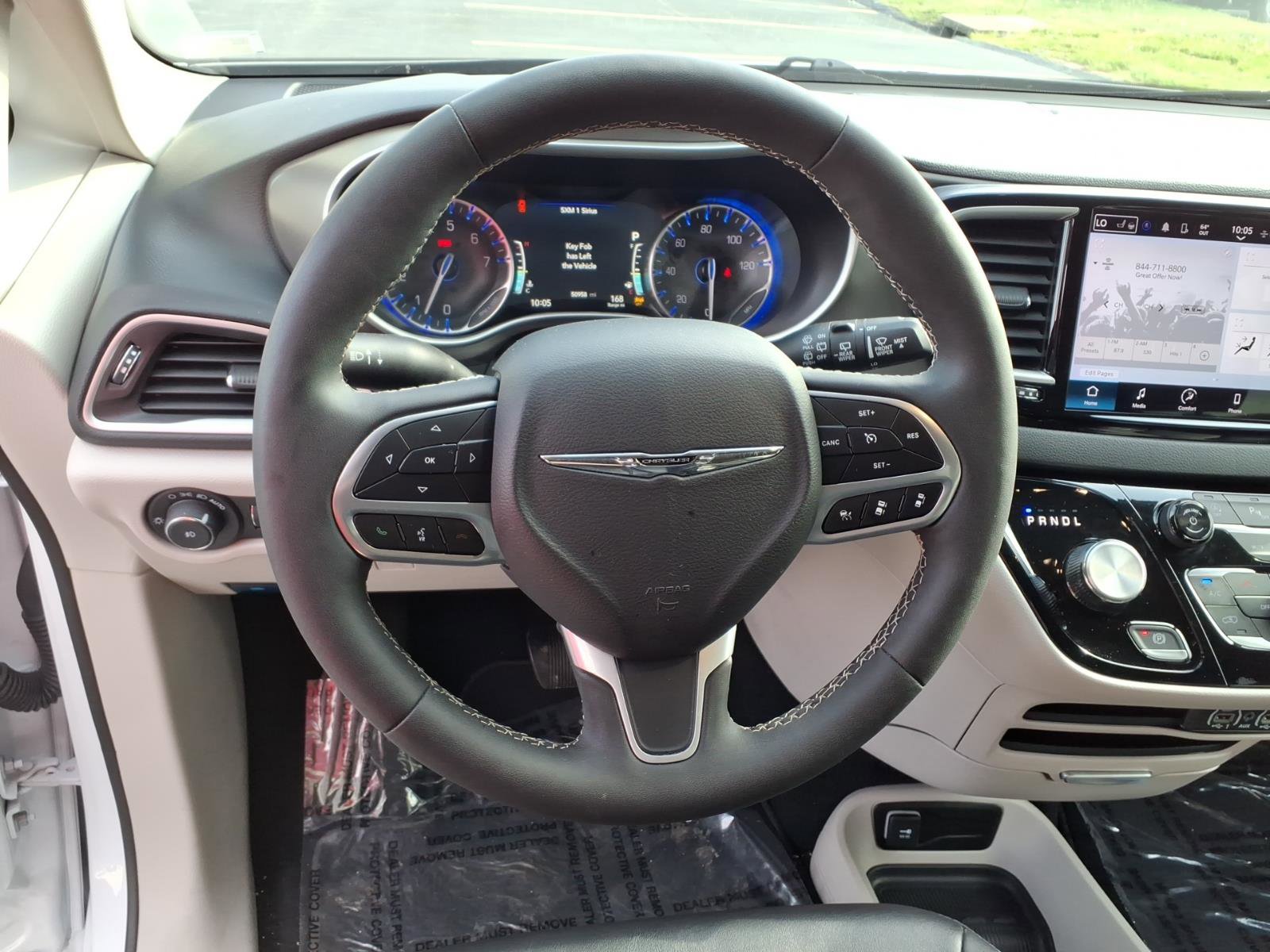 Used 2024 Chrysler Pacifica Touring-L image 7