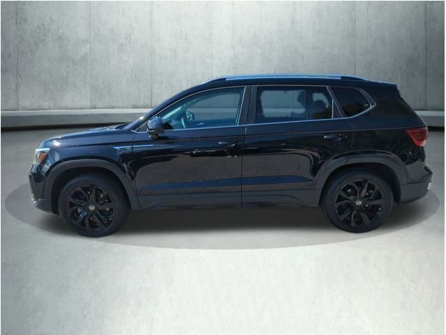 Used 2023 Volkswagen Taos SE w/ Black Wheel Package image 2
