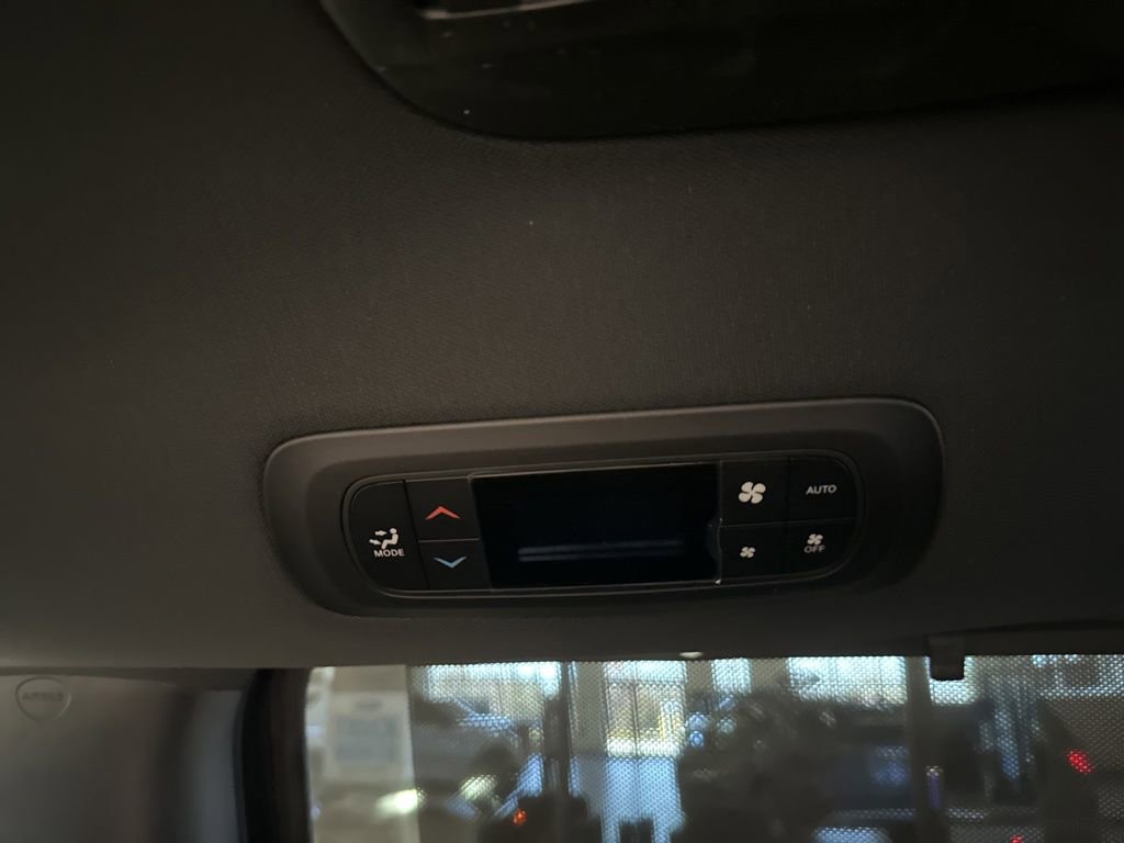 New 2027 Chrysler Pacifica Select AWD/4WD image 25
