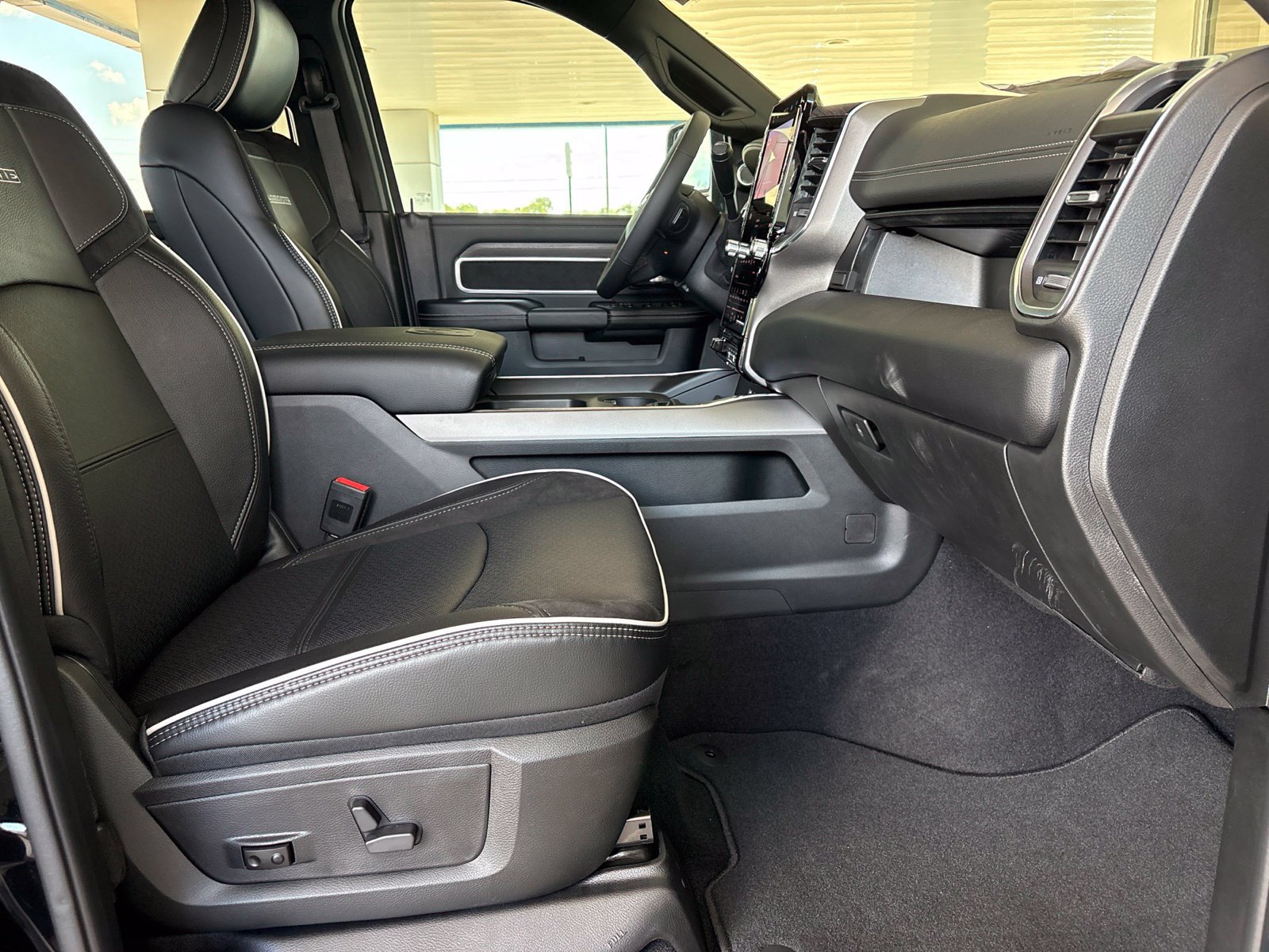 New 2027 RAM 2500 Laramie AWD/4WD image 21
