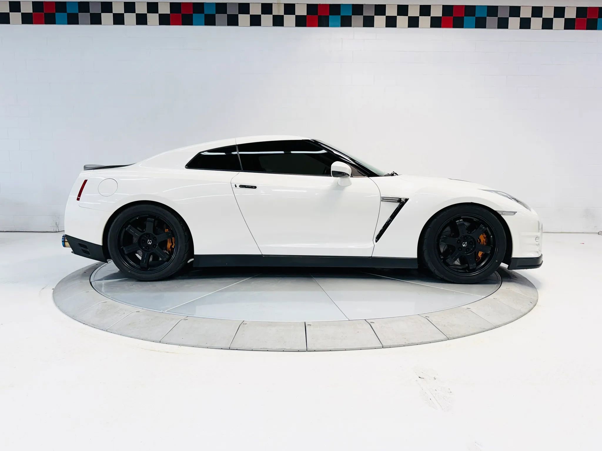 Used 2014 Nissan GT-R Black Edition AWD/4WD image 29