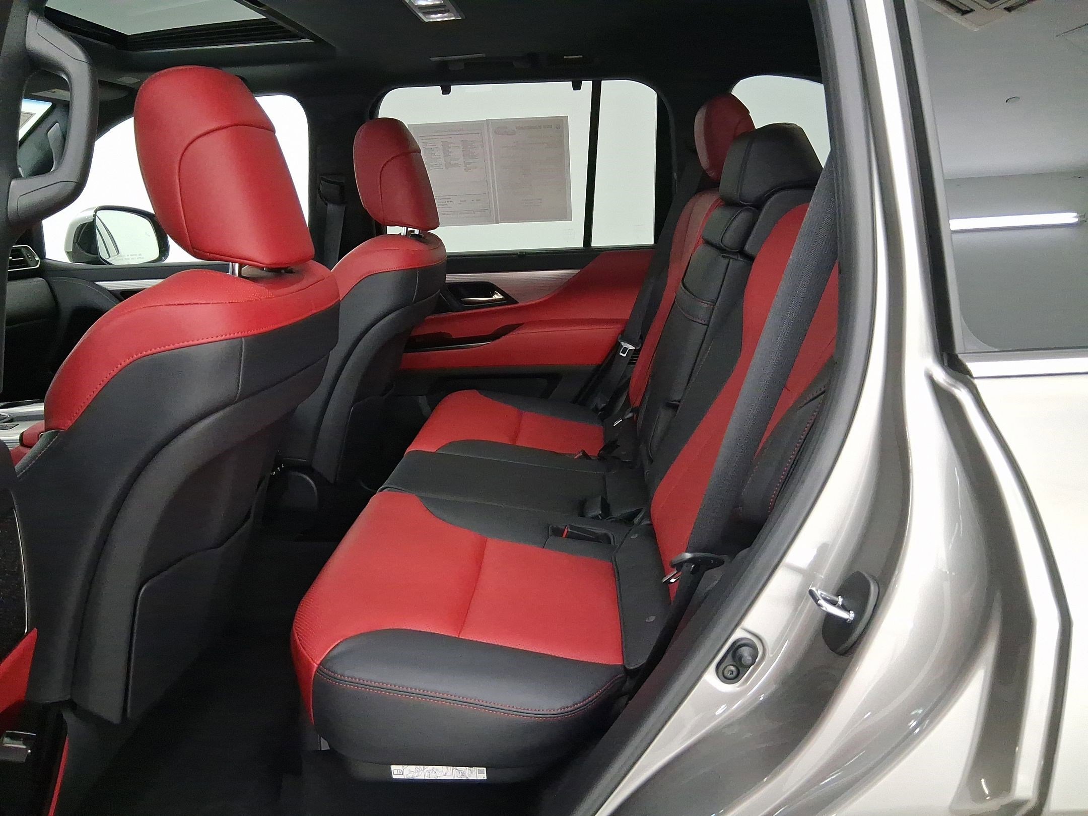 Used 2024 Lexus LX 600 F Sport image 12