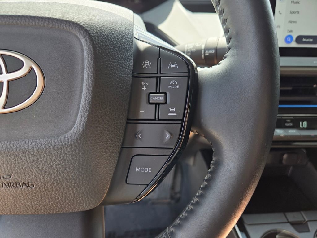 Used 2023 Toyota Prius XLE FWD image 31