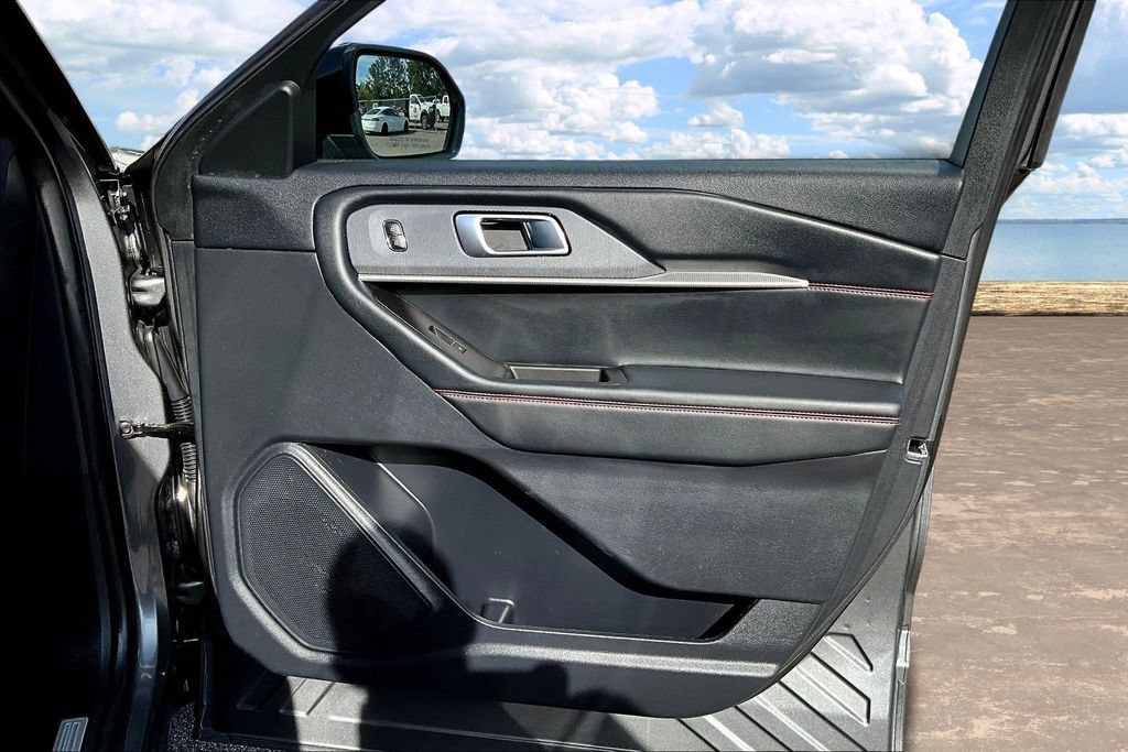 Used 2025 Ford Explorer ST-Line w/ Premium Package RWD image 30