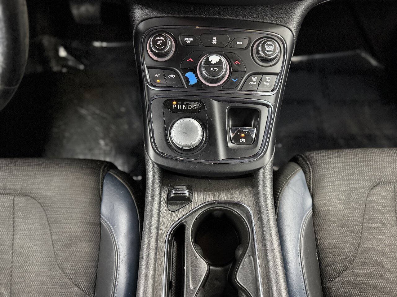 Used 2016 Chrysler 200 S w/ Comfort Group AWD/4WD image 9