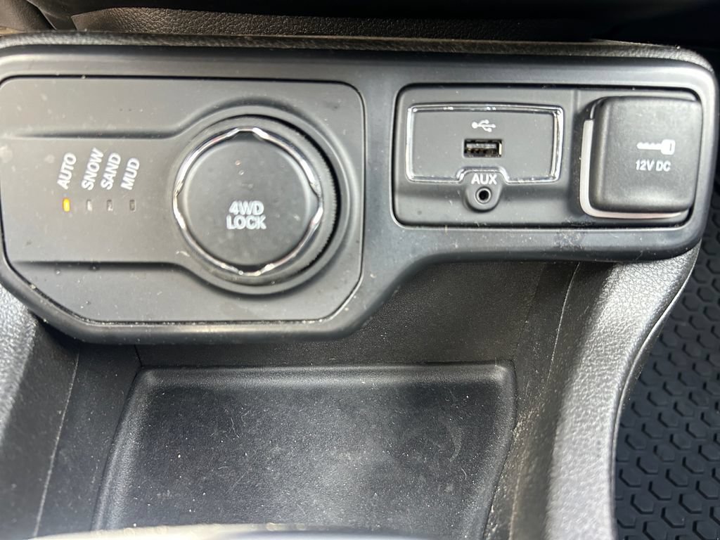 Used 2023 Jeep Renegade Latitude AWD/4WD image 23