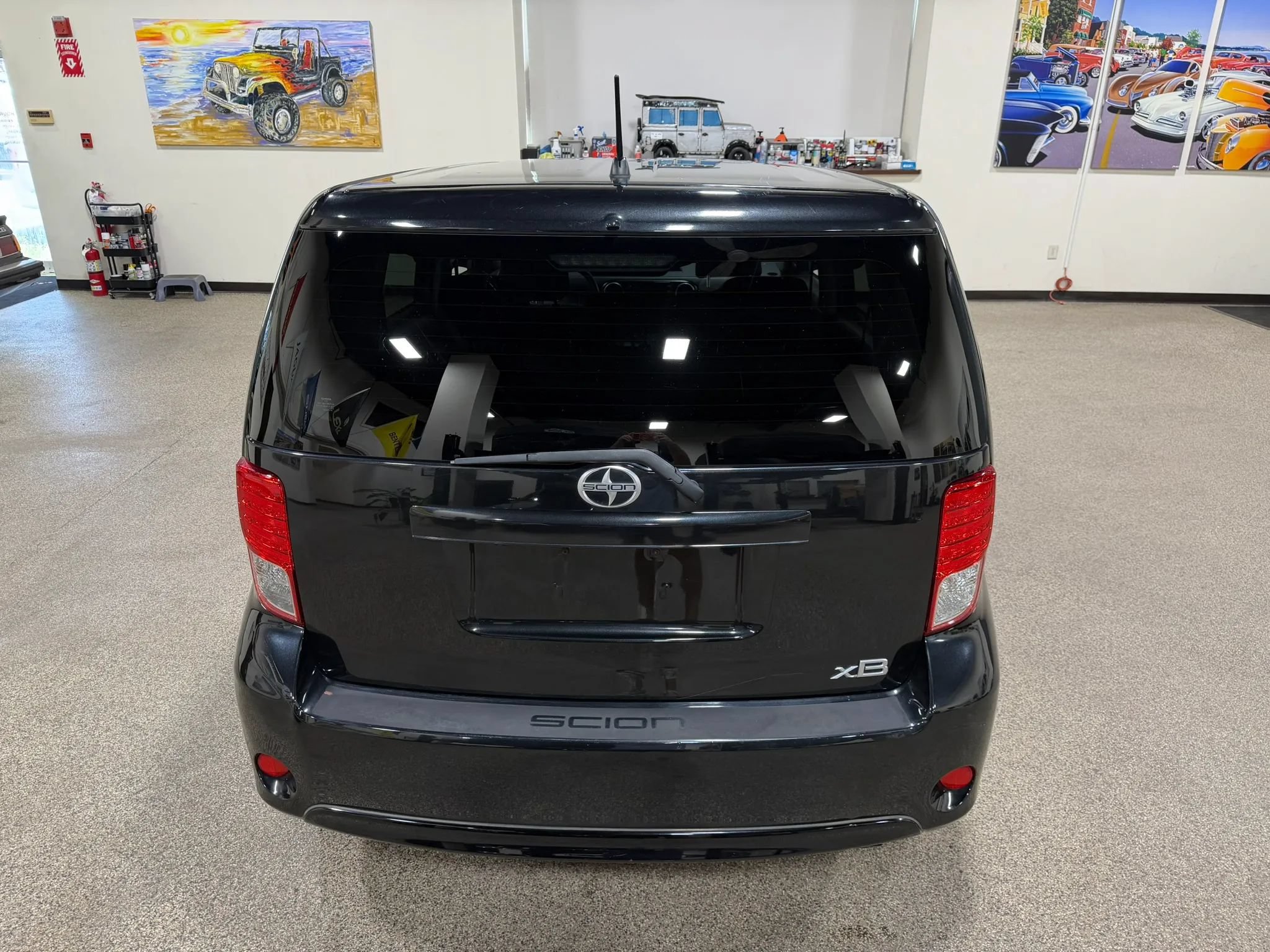 Used 2015 Scion xB FWD image 17