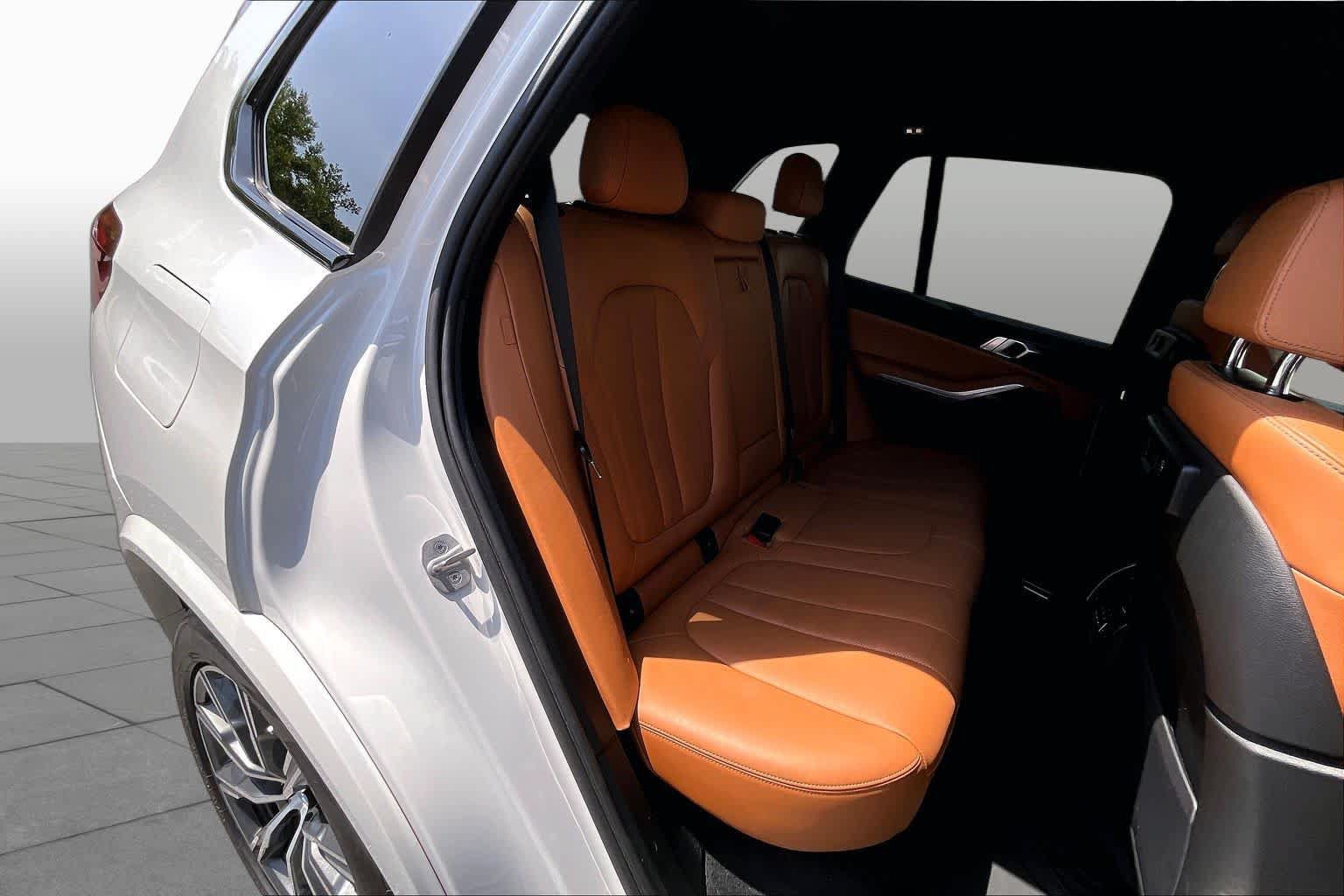 Used 2021 BMW X5 xDrive40i w/ M Sport Package AWD/4WD image 19