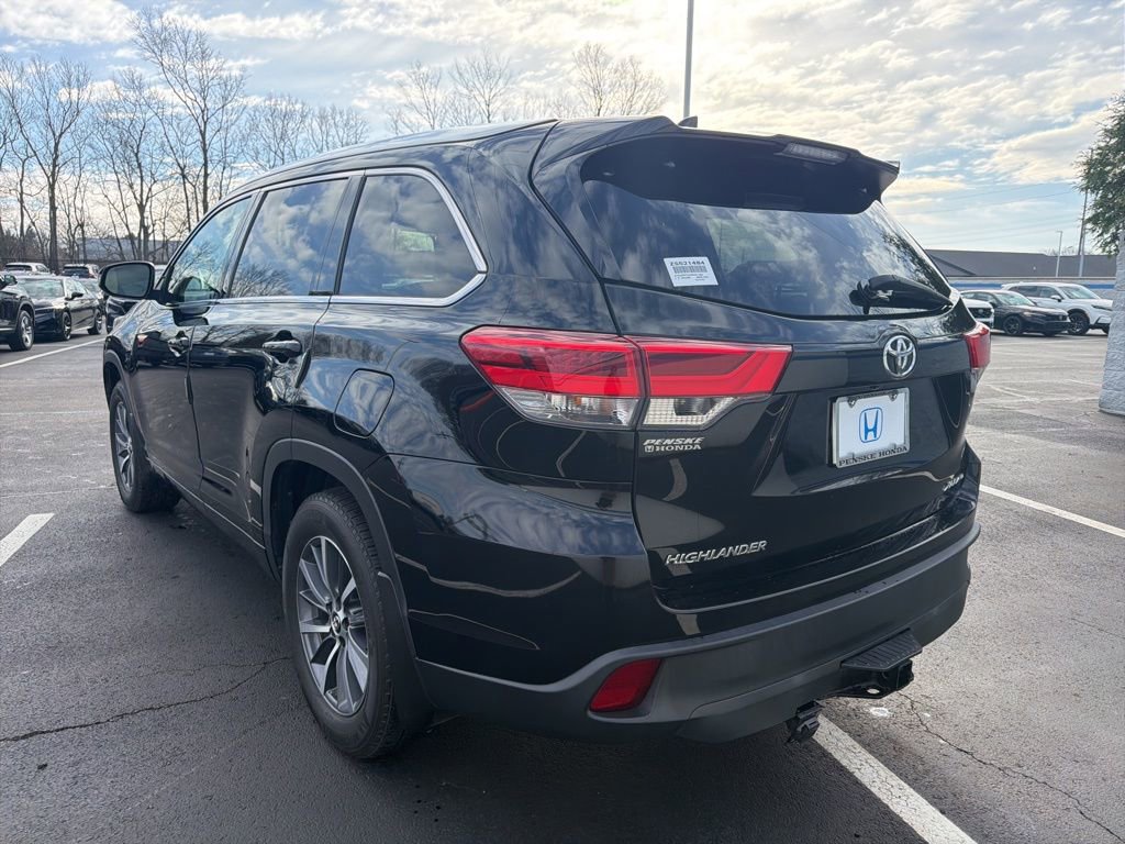 Used 2017 Toyota Highlander XLE image 3