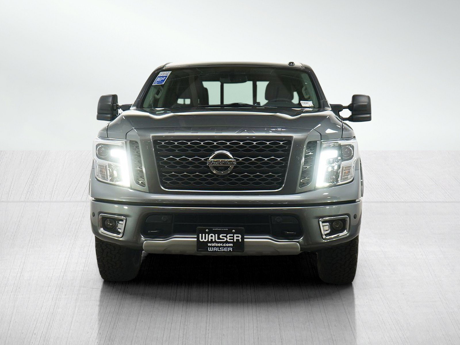 Used 2017 Nissan Titan PRO-4X w/ Pro-4x Convenience Package AWD/4WD image 8